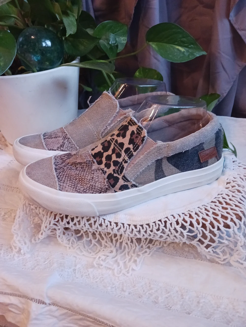 Blowfish Malibu Womens 7.5 Slip On Canvas Shoes Distressed Patchwork Clean